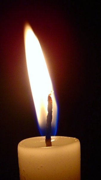 candle-1421437.jpg