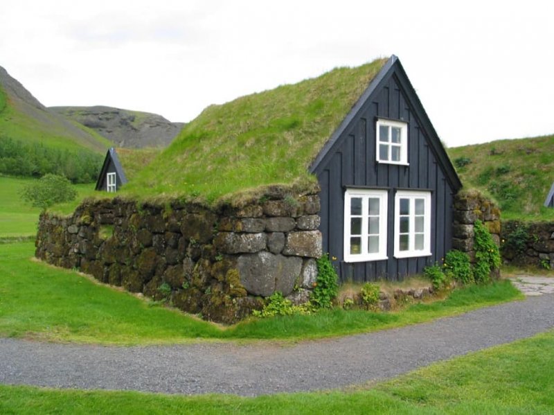 Cottage Iceland.jpg