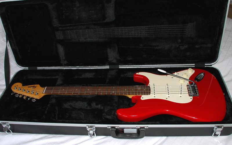 Guitar 1995 Squier Stratocaster 31-5-11.jpg