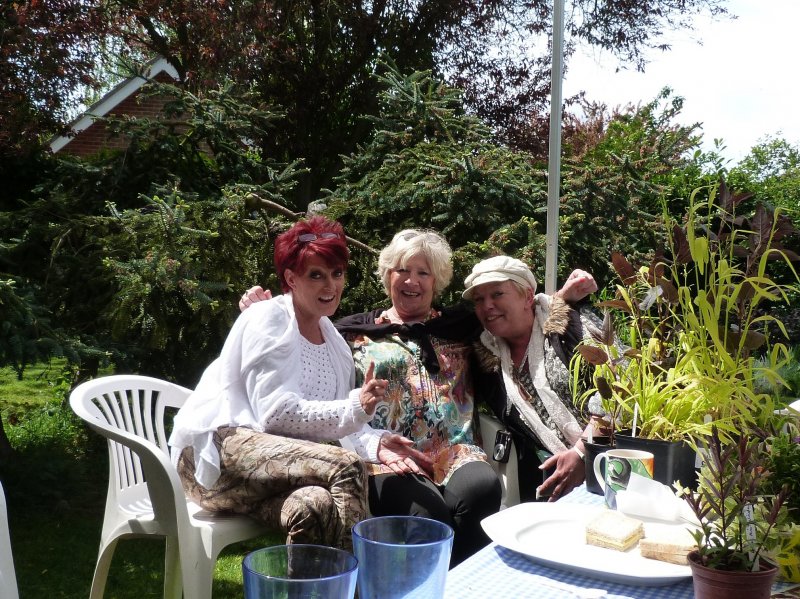 Loli, Jenny and Mum in Shineyland 25 May 2013.jpg