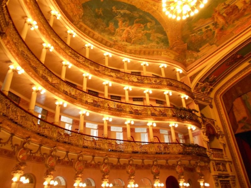 Manaus opera house interior.jpg