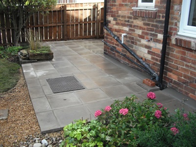 new patio 2 r.JPG