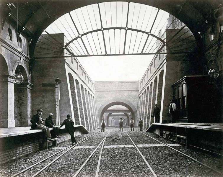 Notting Hill Gate Station.jpg