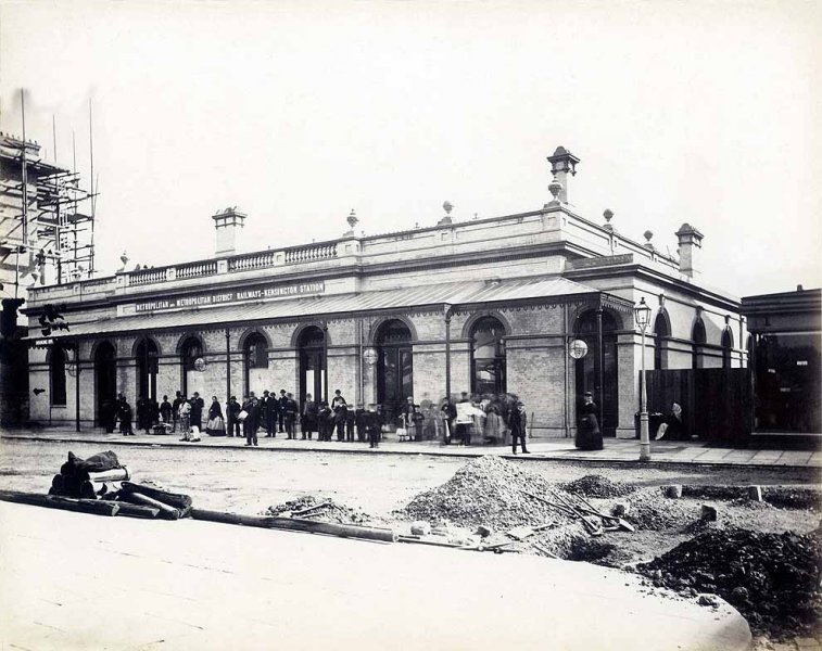 Paddington Station in 1868, the year it opened..jpg