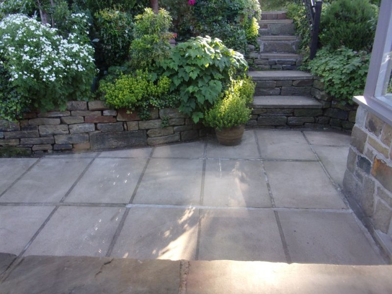 Patio_001.JPG