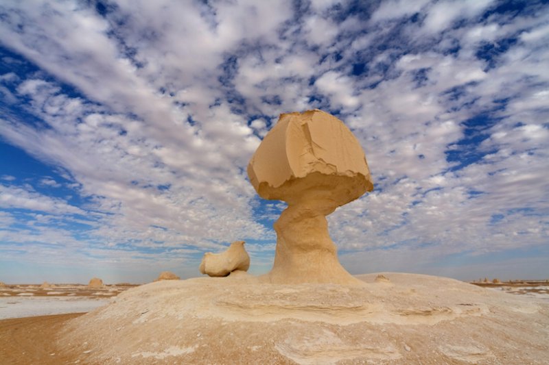 Rock Stark White Desert od Egypt.jpg