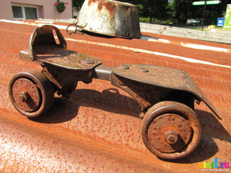 SX18813 Old rusty metal roller skate.jpg