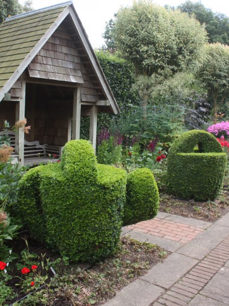 topiary.jpg