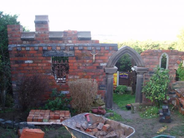 P1011353 just waighting for stone masons to open to cut a 90 degree corner on left hand turret...