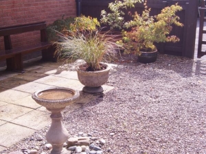 DSC01997 (640x480)Newly inherited garden pots, etc.